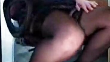 La tettona Jayden Lee scuote il suo bottino oliato donna matura nuda su un grande shlong