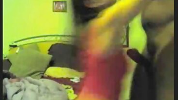 Sbattere nonne arrapate una fica thailandese stretta provoca un'esplosione di sperma