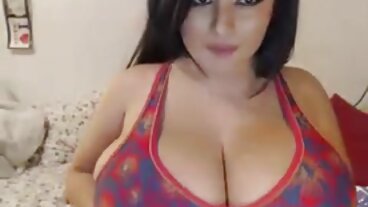 La focosa Anissa Kate donne nude gratis sacrifica il suo bel sedere