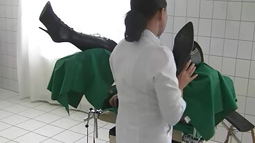 La dolce ragazza adolescente si fa scopare ragazze sborrate la figa
