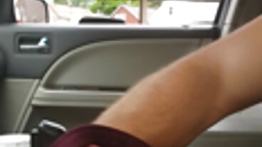 Il compagno di squadra porno donne con animali nero ricco sbatte la fidanzata di Cuckold