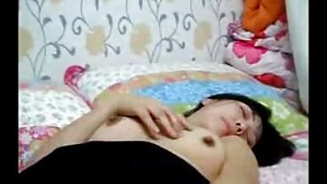 Family Strokes - Piccola troia si arrapa trans sborra e allarga le gambe per l'enorme cazzo del suo fratellastro