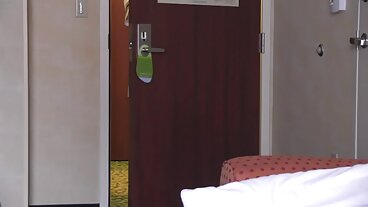 Simpleton troie lesbiche Stepsis Birdboxed into Oral di Stepbro