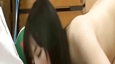 Quartetto POV con 3 tette video pazzi YogaBunnies!